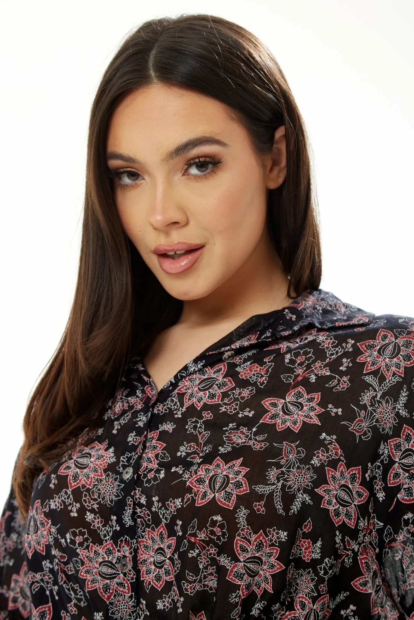 Crop Tops^Liquorish Floral Print Crop Shirt In Black