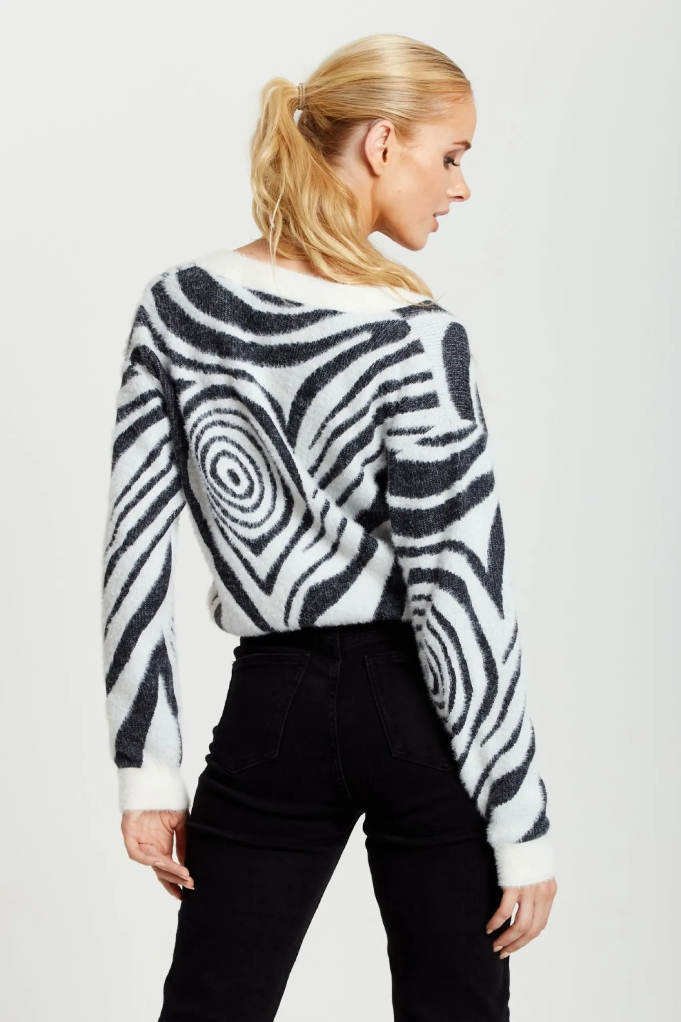 Cardigans^Liquorish Fluffy Black And White Cardigan Blackwhite