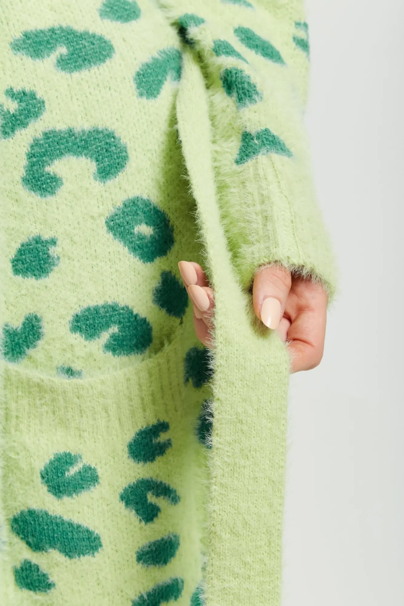 Cardigans^Liquorish Fluffy Longline Cardigan In Animal Print Green