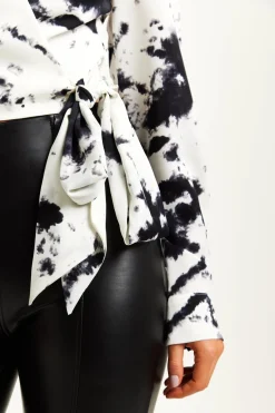 Crop Tops^Liquorish Mono Abstract Print Wrap Top With Long Sleeves Multicolour