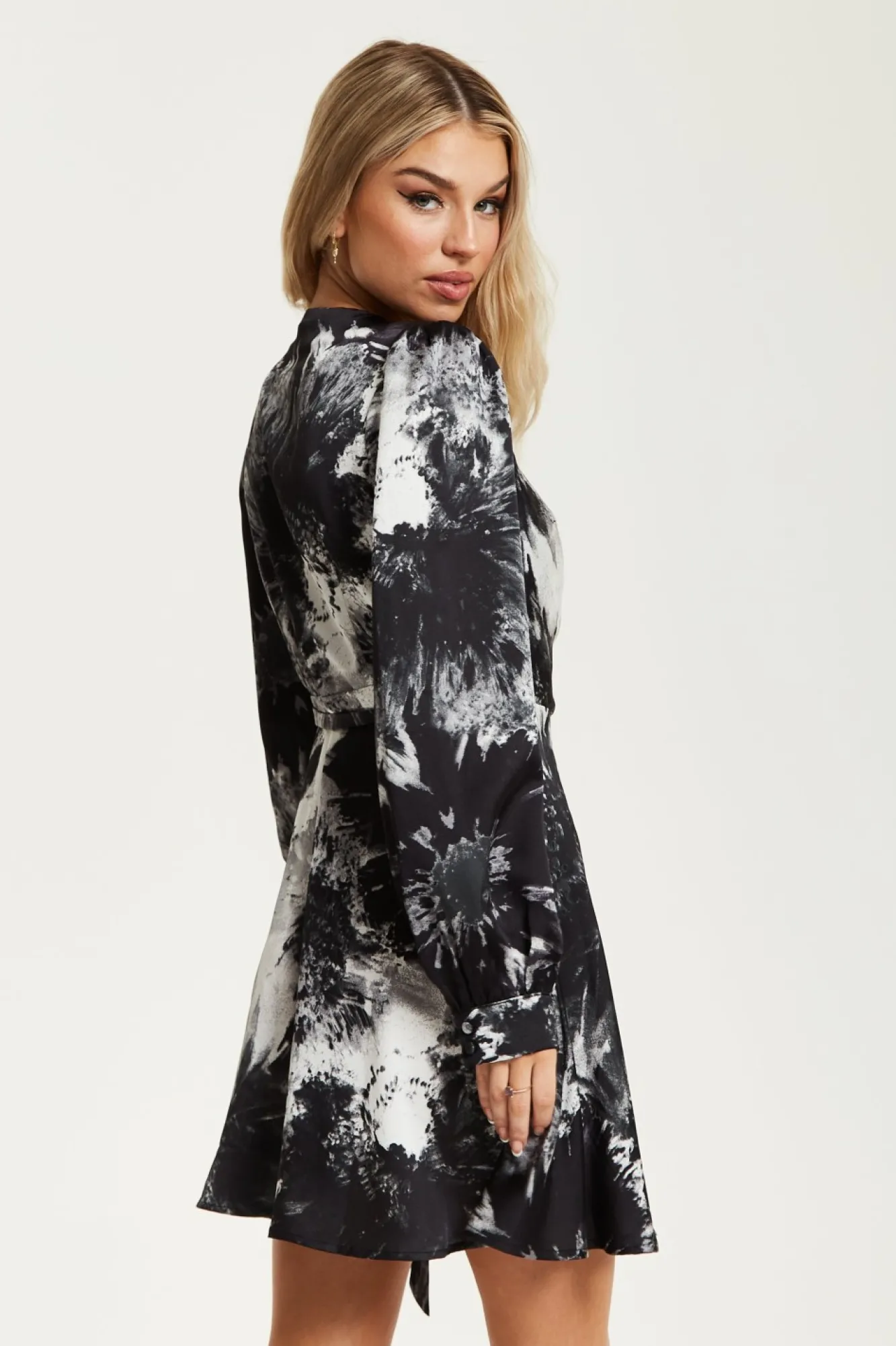 Mini Dresses^Liquorish Mono Abstract Print Mini Wrap Dress Multicolour