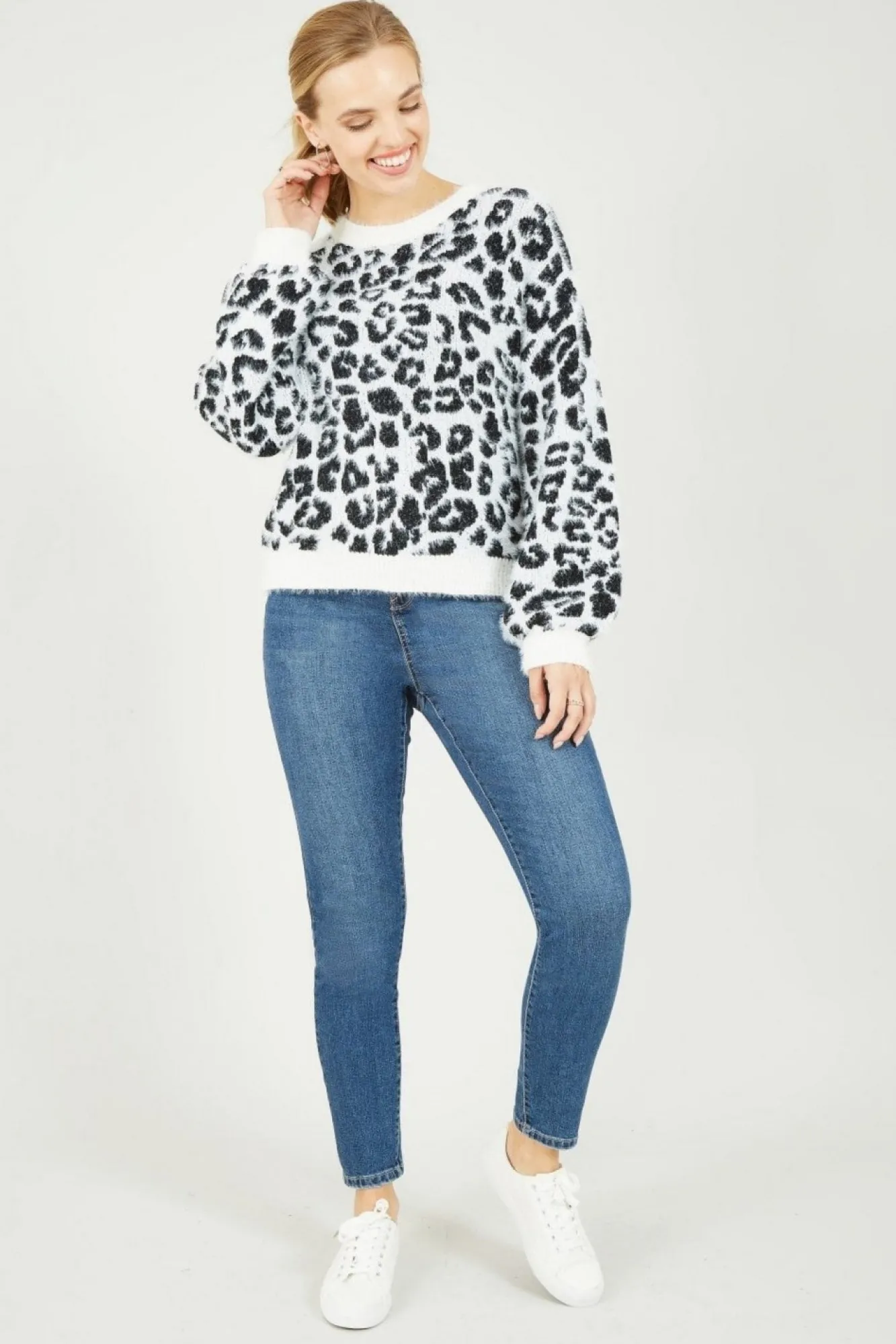 Jumpers^Mela London Leopard Knitted Fluffy Jumper Black