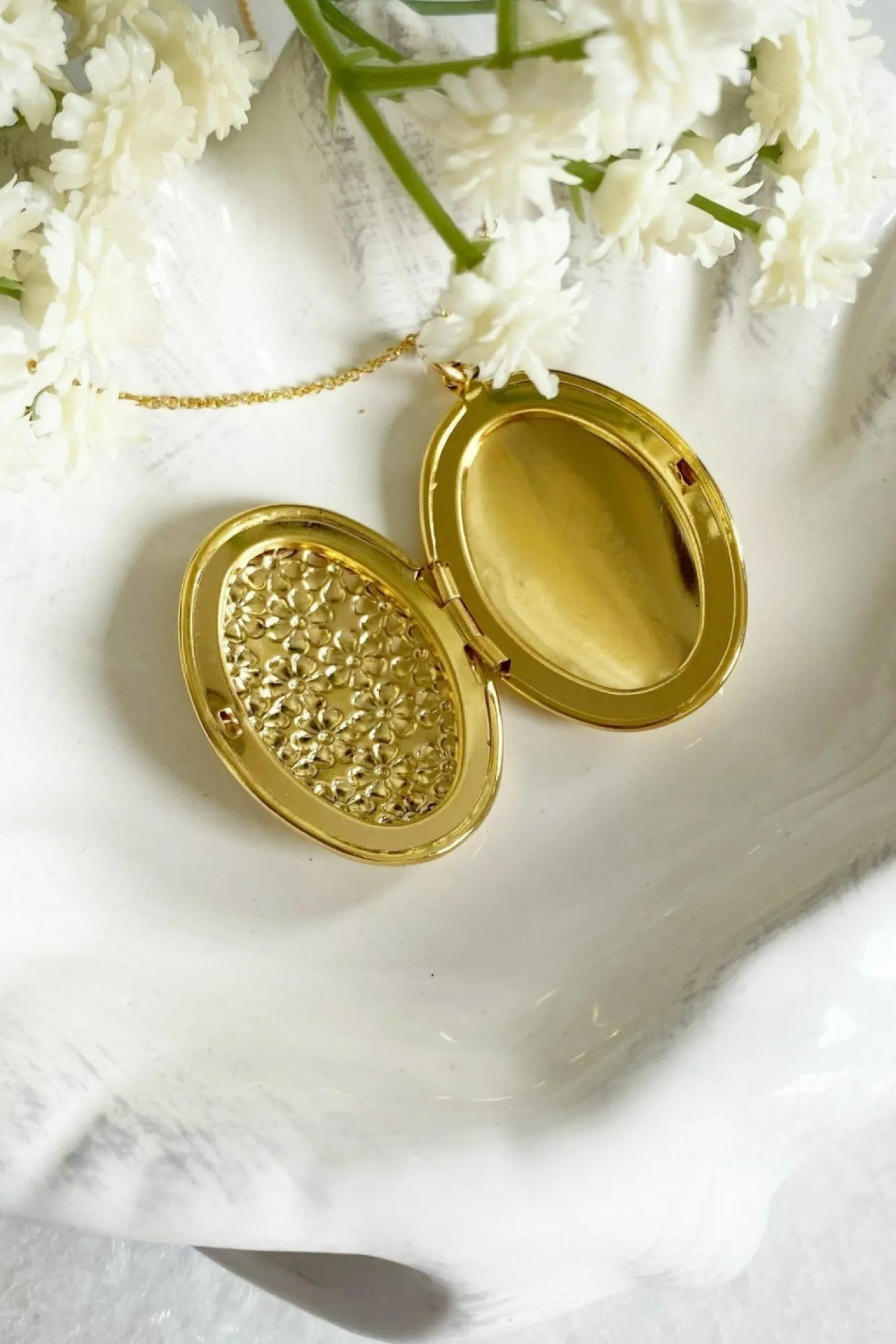 Jewellery^Wisteria London Blossom Flower Oval Locket Gold