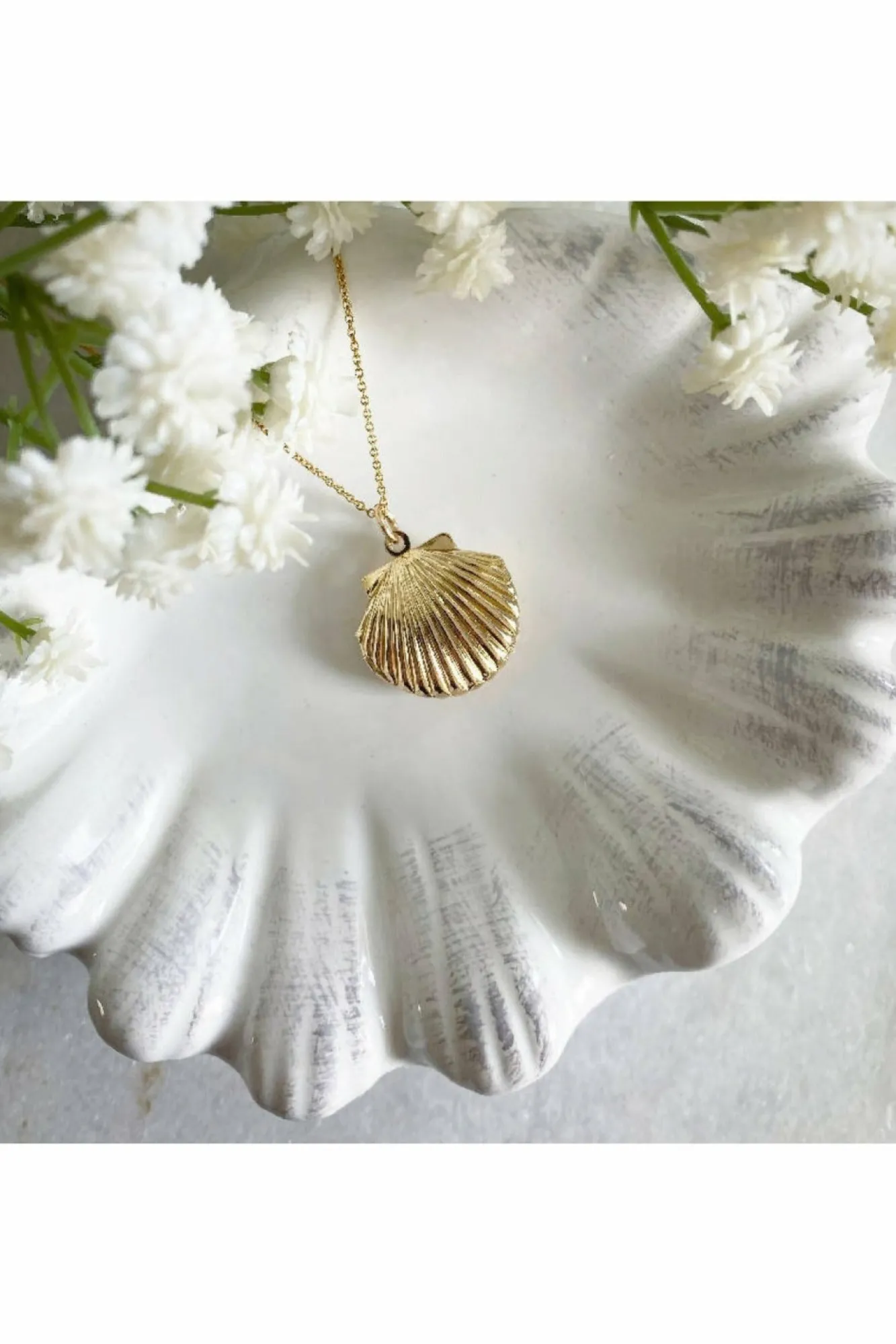 Jewellery^Wisteria London Clemmie Clam Shell Locket Gold