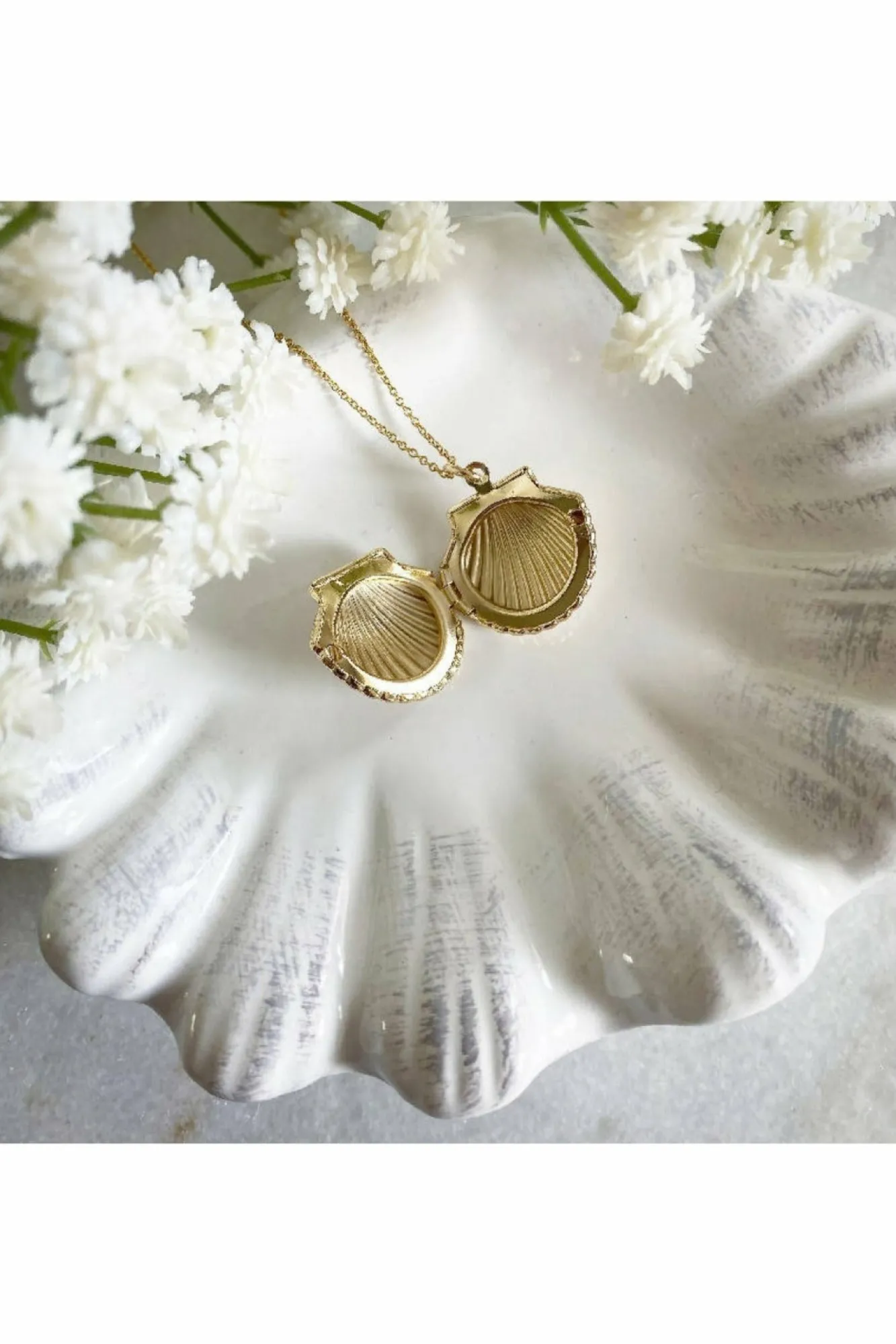 Jewellery^Wisteria London Clemmie Clam Shell Locket Gold